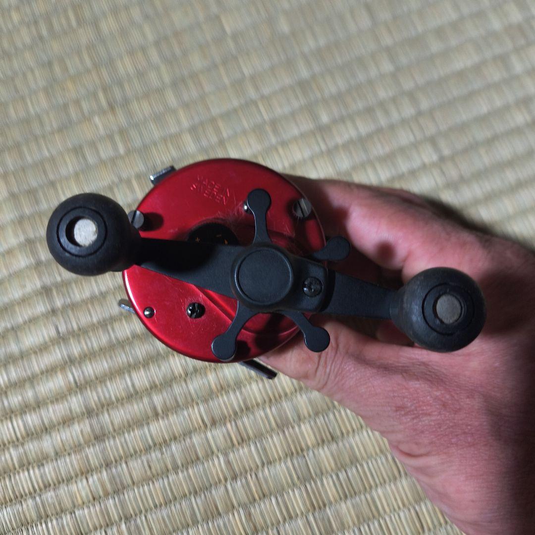 マ*)様 Abu Garcia 赤 ベイトリール