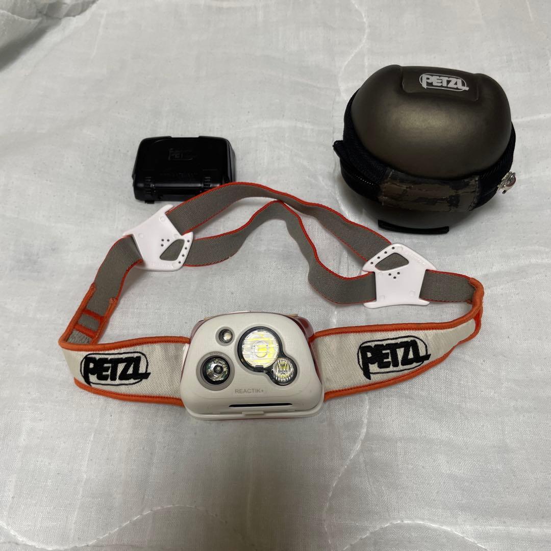 Petzl 自動調光ヘッドランプ　Reactik+　予備電池式バッテリー付き