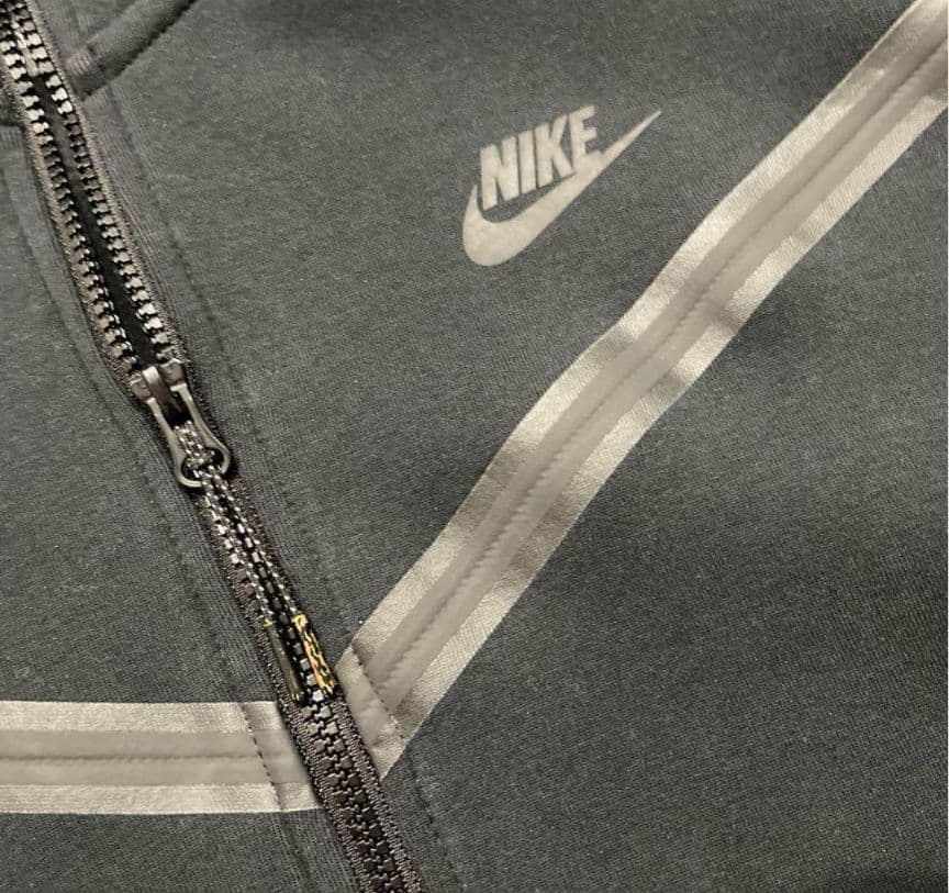 NIKE テックフリース ジップアップパーカー