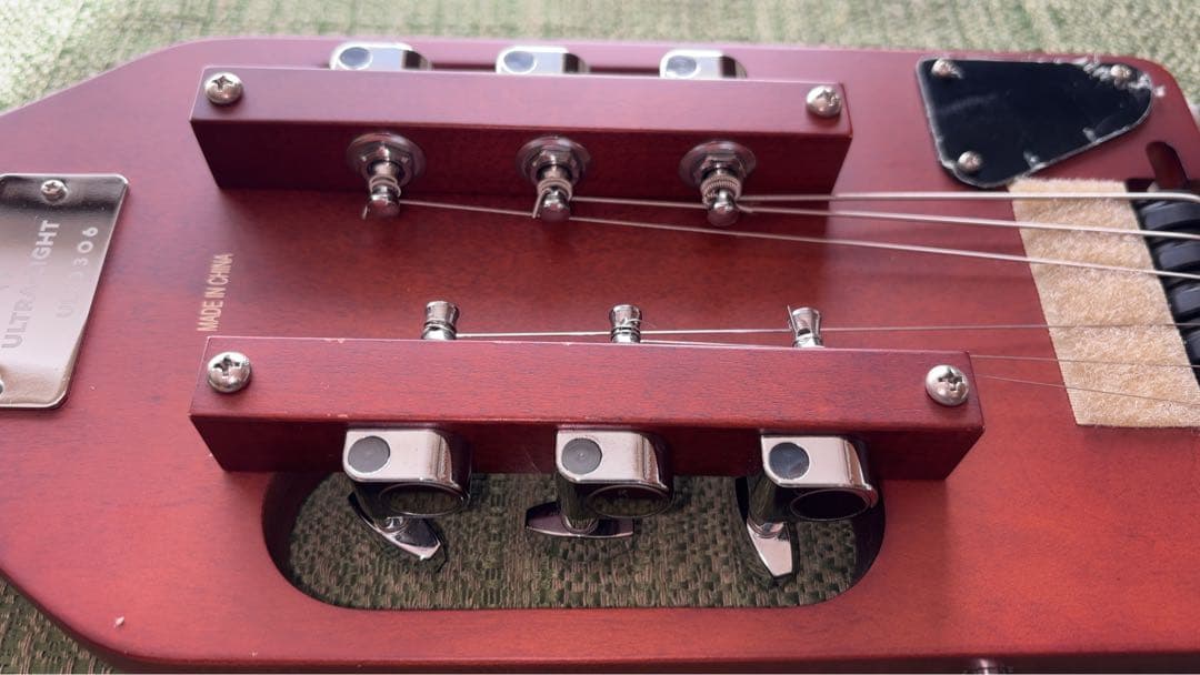 Traveler Guitar Ultra-Light ブラウン　【値下げ】