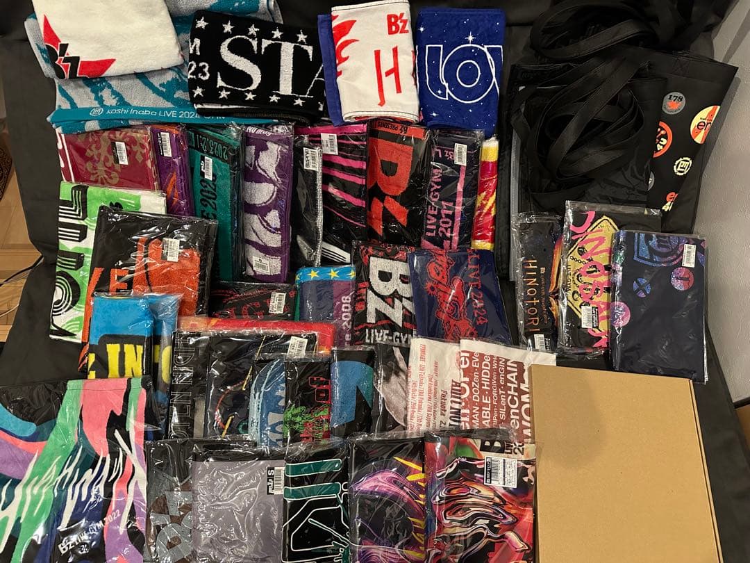 B'z ライブグッズ Tシャツ類タオル類多数
