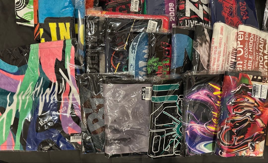 B'z ライブグッズ Tシャツ類タオル類多数
