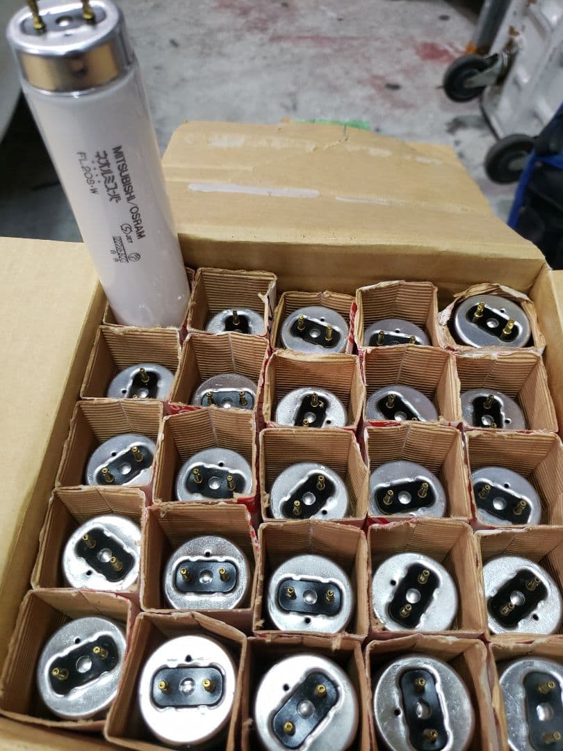 蛍光灯２０w　１箱25本