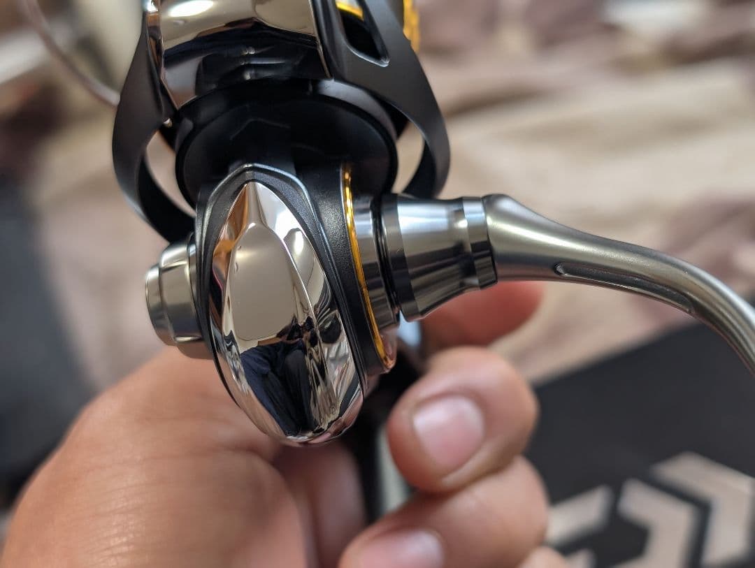 【美品】ダイワ AIRITY SF2000SS-H リール新品ノブ付き