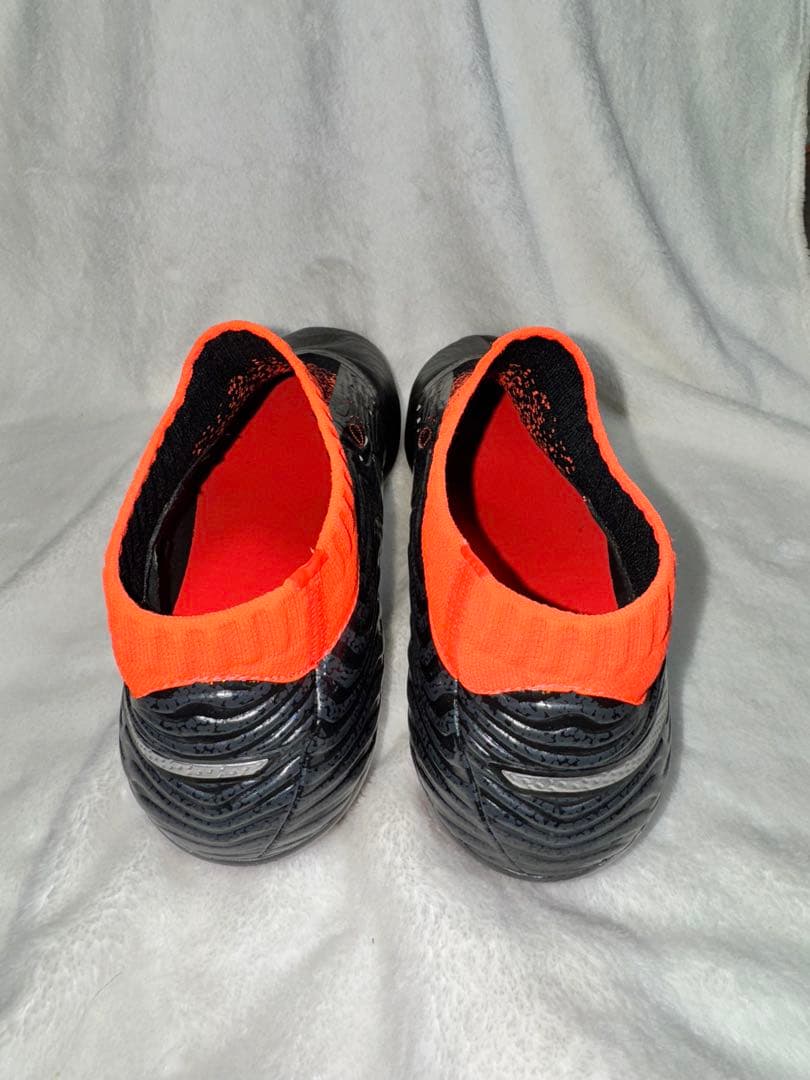 PUMA ONE サッカーシューズ 黒/オレンジ