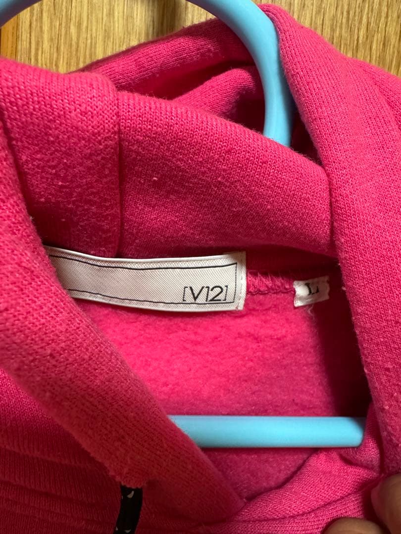 V12 ピンクパーカー Lサイズ