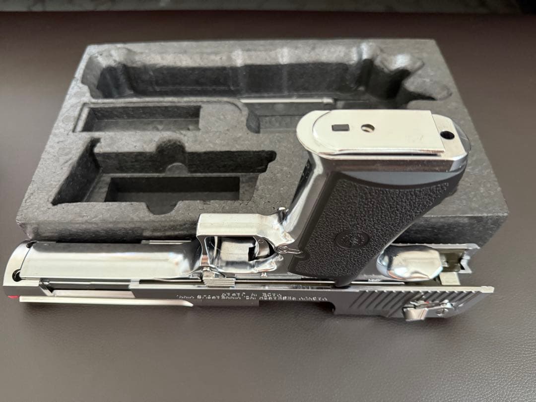 DESERT EAGLE .50 ガスガン クロームステンレス