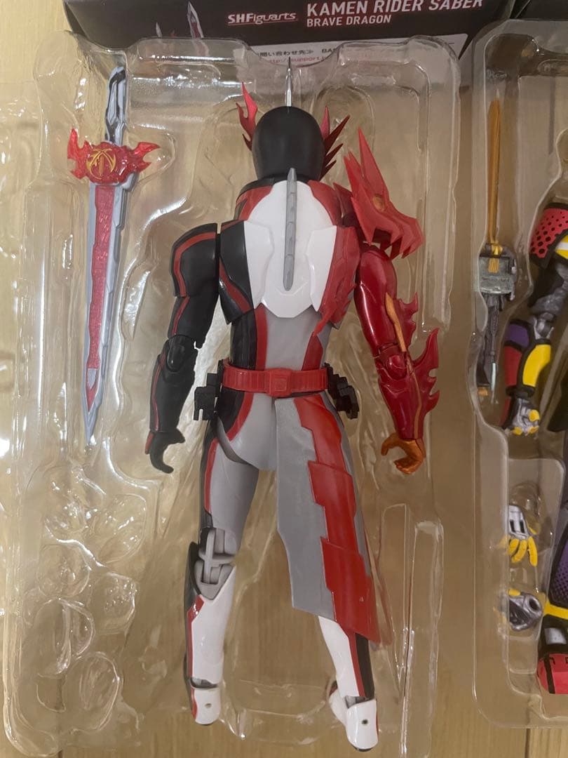 s.h.figuarts セイバー　ブレイブドラゴン　最光　フィギュアーツ