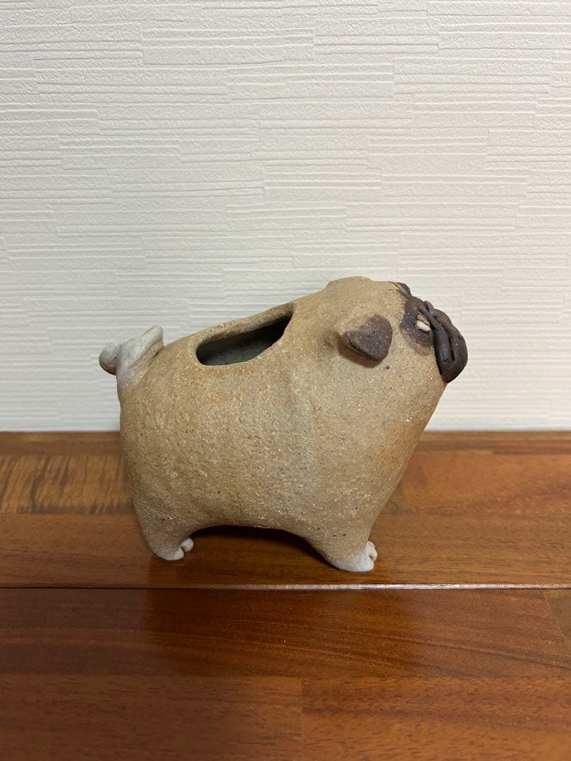 かとうみゆ　いぬ　パグ　陶器　陶芸　花器　植木鉢　置き物