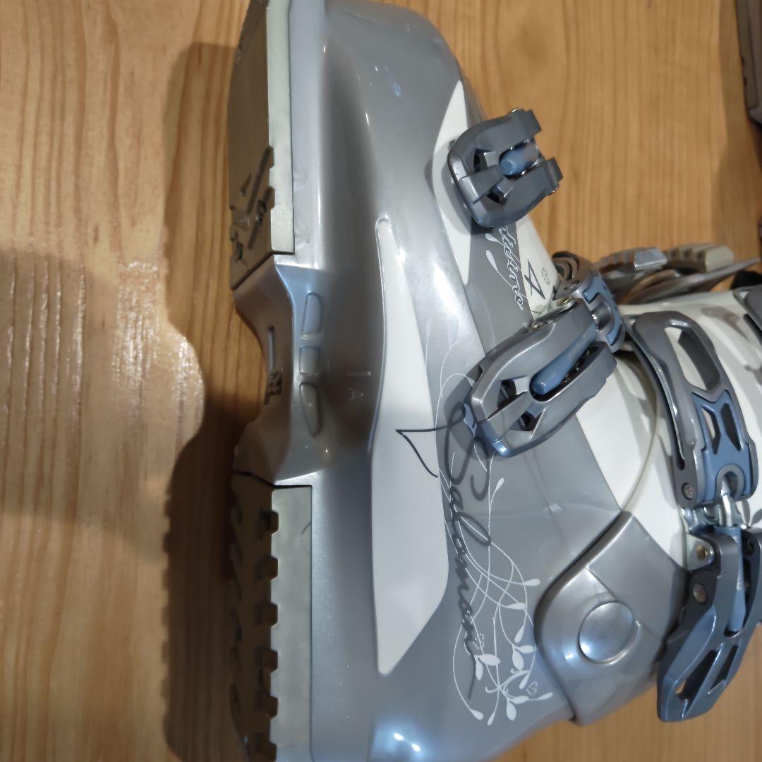 女性用スキーブーツ 23cm シルバー SALOMON