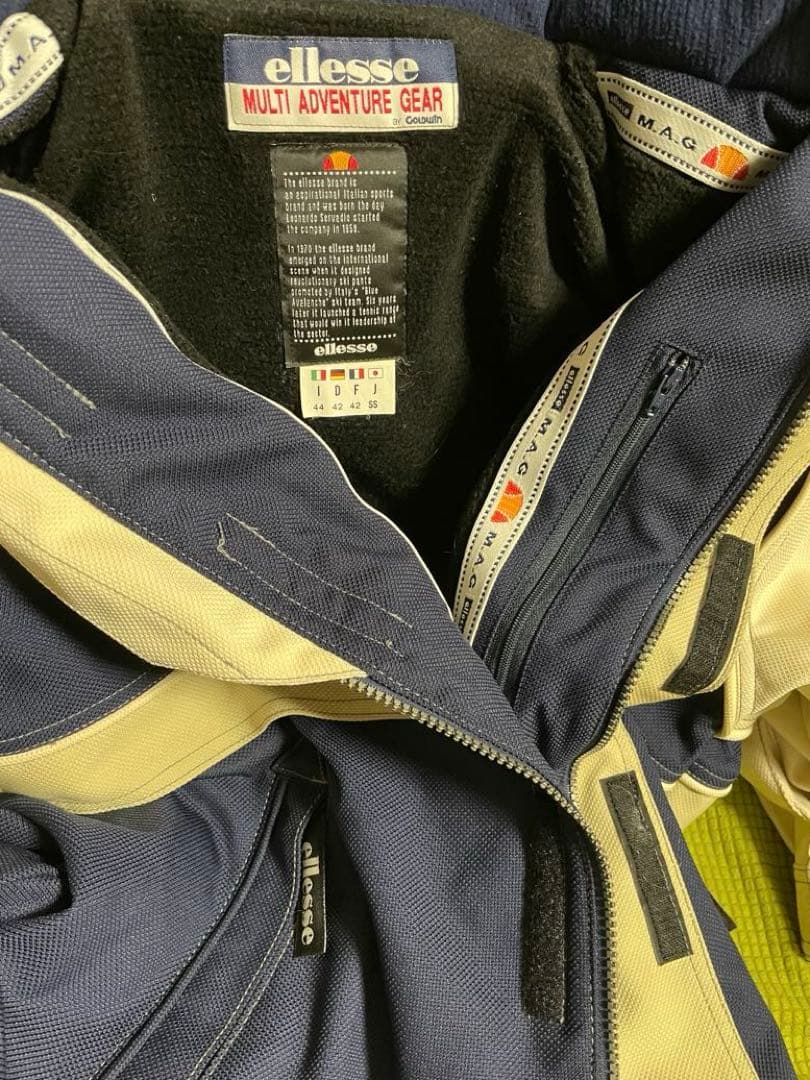エレッセellesse 女性用スノボーウェア ネイビーとベージュ上下セット