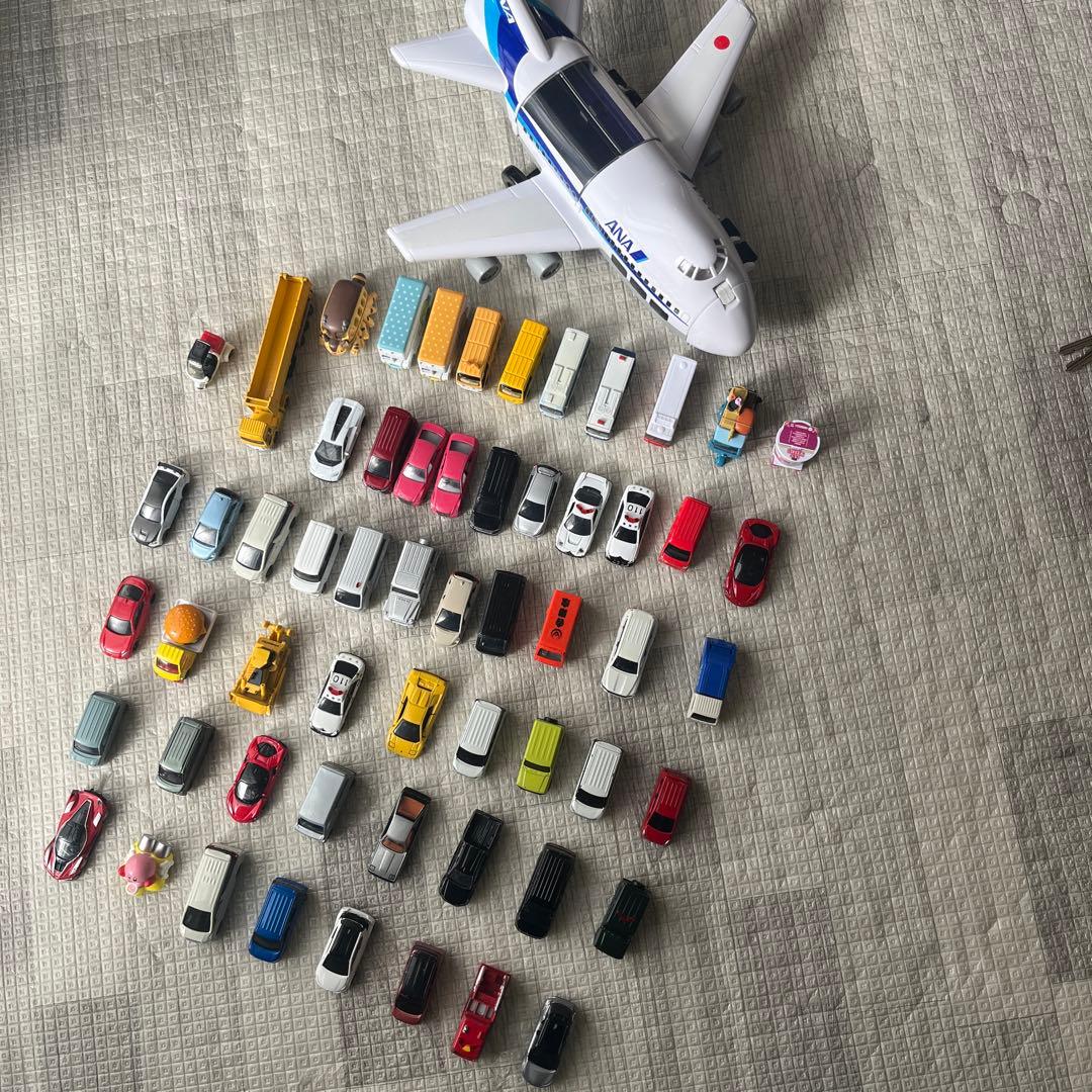 ミニカー58個とANA航空機セット