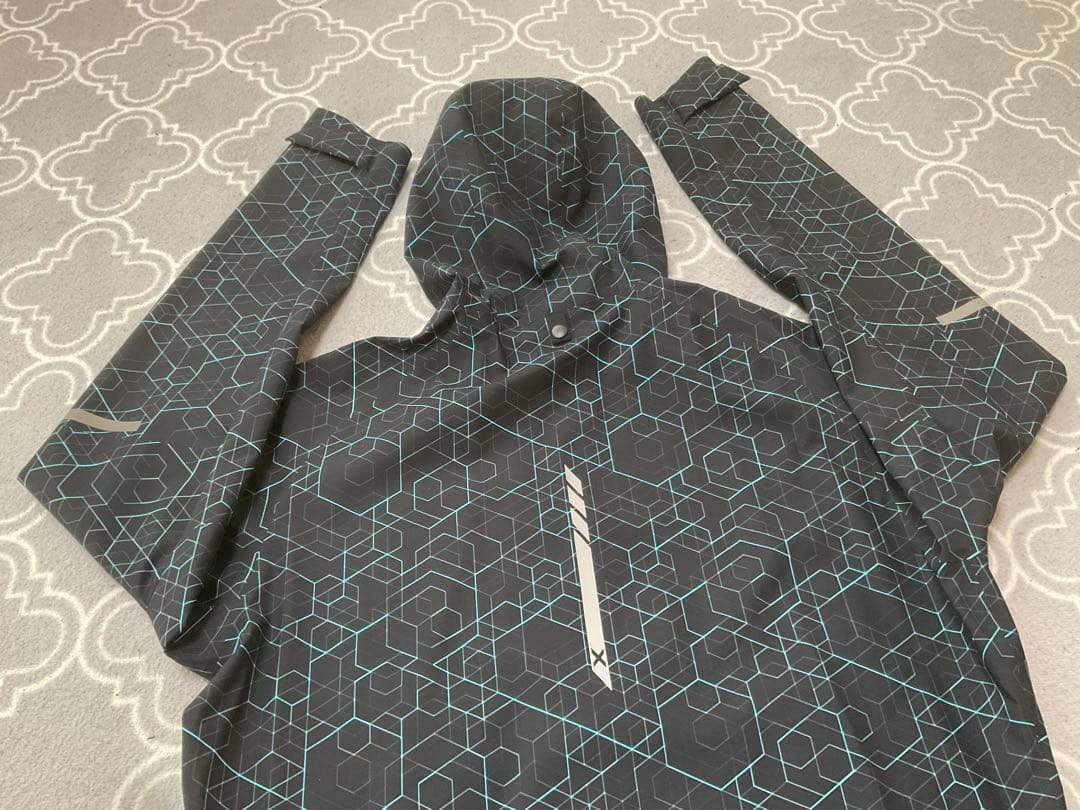 2xu ジャケット　ウィンドブレーカー