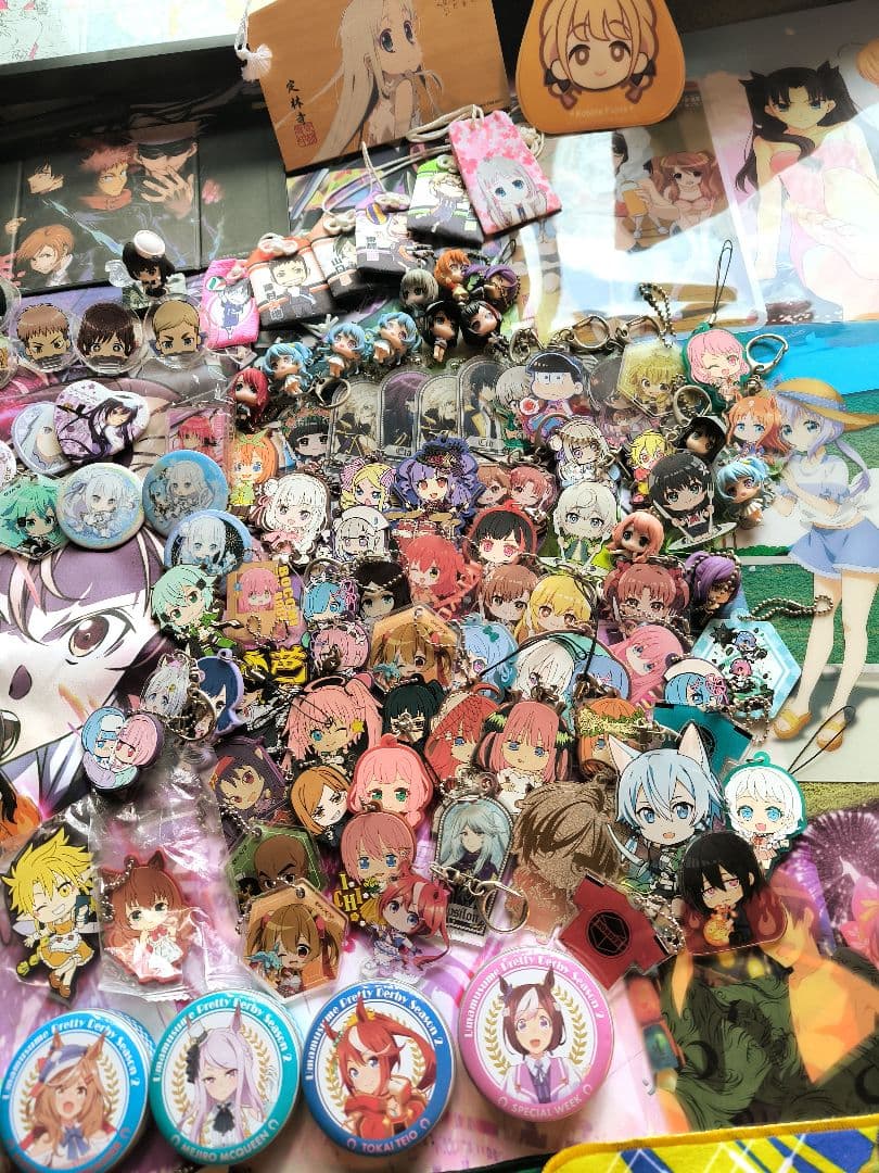 アニメグッズまとめ売り タペストリー 時計 クッション CD DVD 缶バッジ