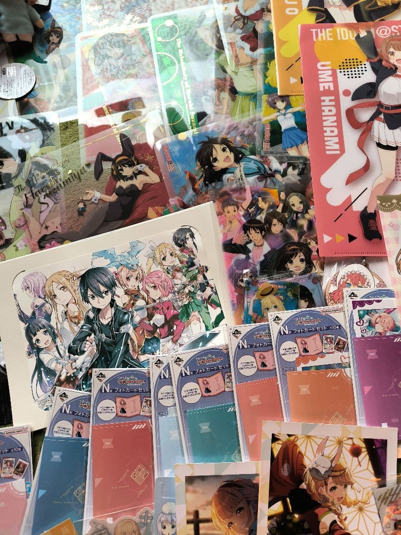 アニメグッズまとめ売り タペストリー 時計 クッション CD DVD 缶バッジ