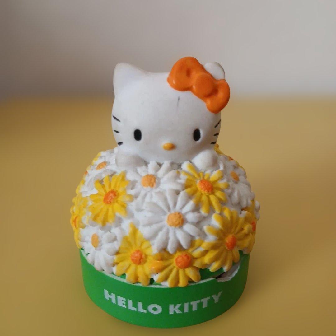 ハローキティ　非売品小物入れ　フラワーアレンジ　お花小物入れ　3点セット品