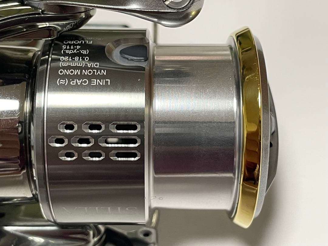 値下中【美品】18ステラ 2500SHG ガラスコーティング済み