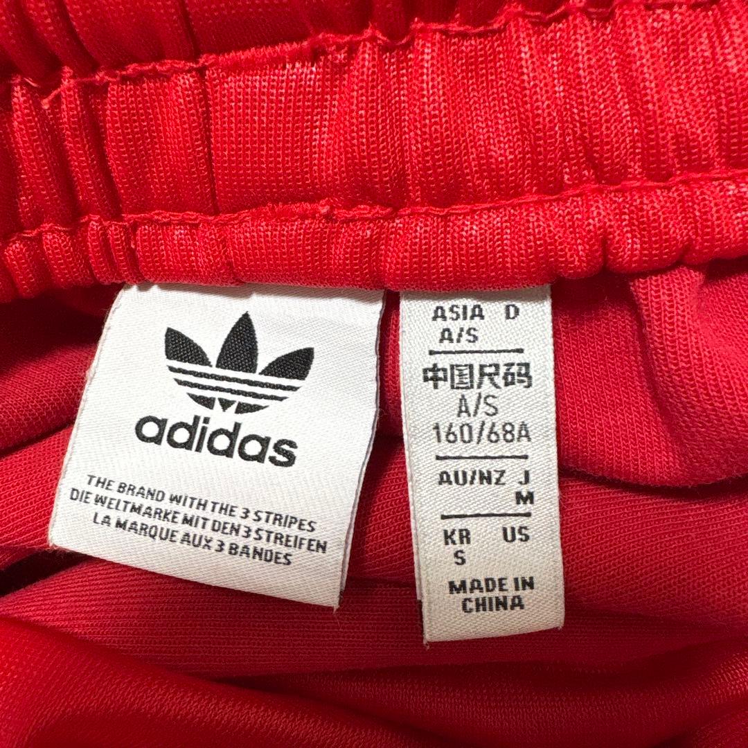 adidas オリジナルストレフォイルロゴ ワイドパンツ レッド