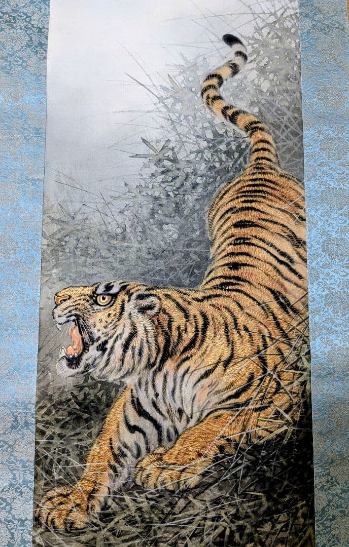 【真正　肉質　希少　三尾呉石　掛け軸】　月下の虎