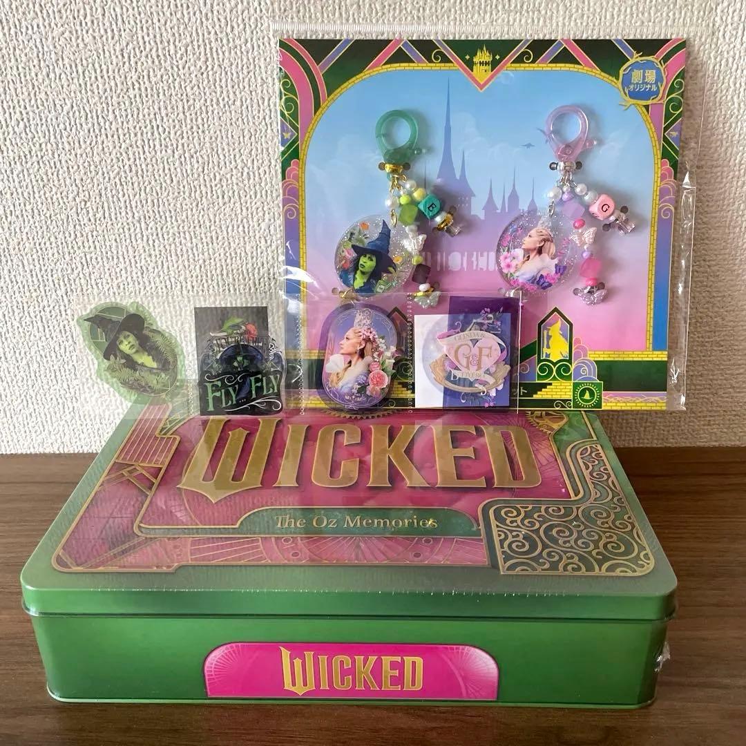 世界2000個限定 ウィキッド コレクターズボックス　他キーホルダー　ステッカー