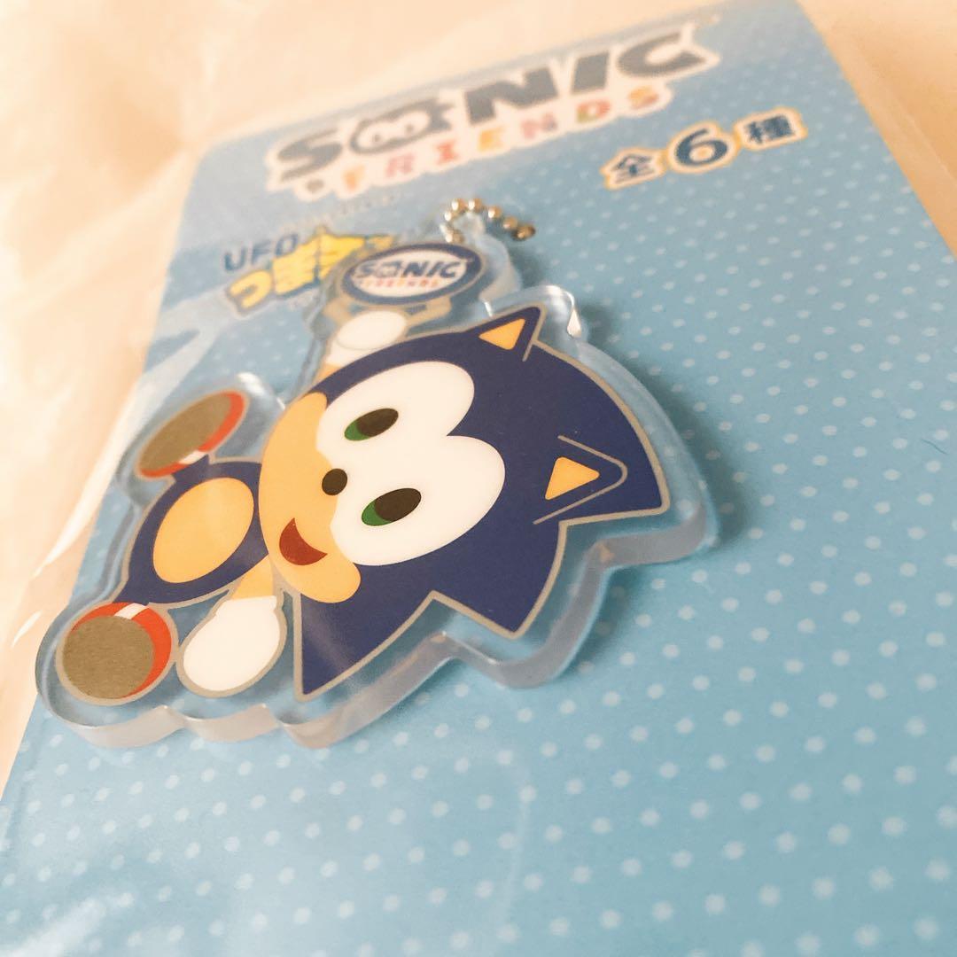 SONIC&FRIENDS　UFOつままれアクリルキーチェーン　ソニックシャドウ