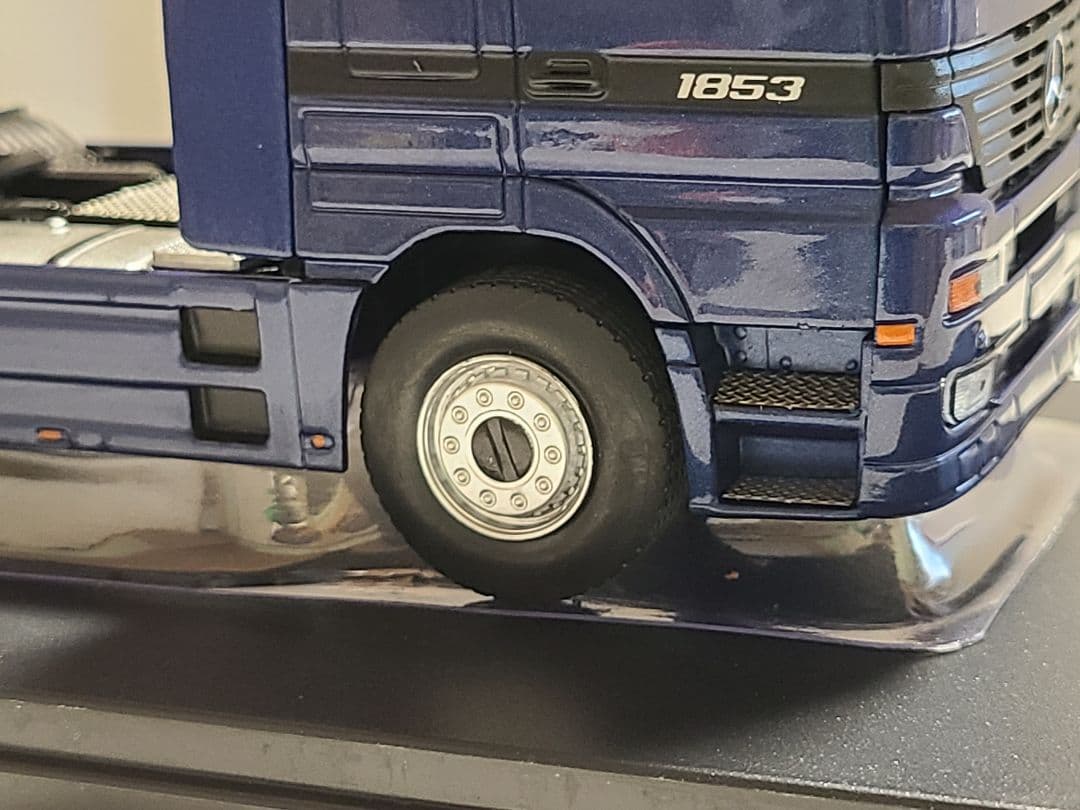 イクソ 1/43 メルセデスベンツ アクトロス MP1 1995
