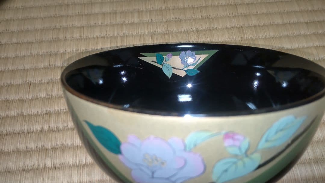 陶器の四季花柄多用途椀、５客セット、椀お盆、陶器箸置き付き
