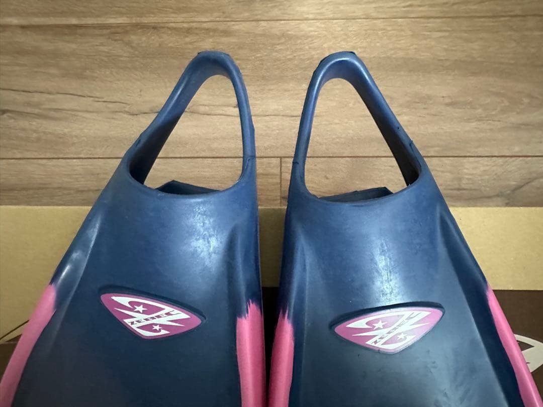 新品　ZEBEC ゼベック フィン ミッドナイトブルー ピンク ボディボード　M