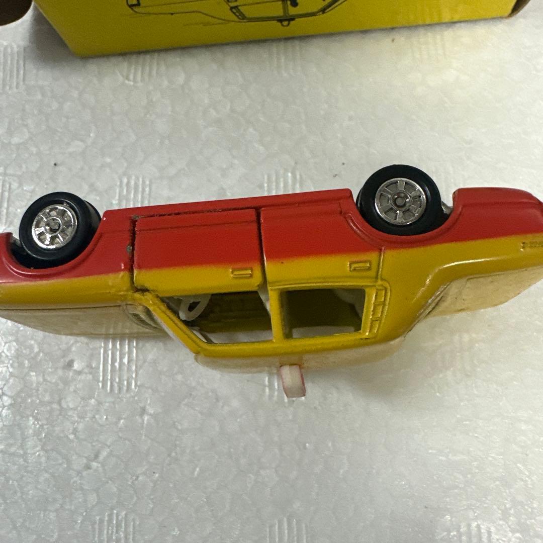 トミカ 28 トヨタ タクシー 1/65