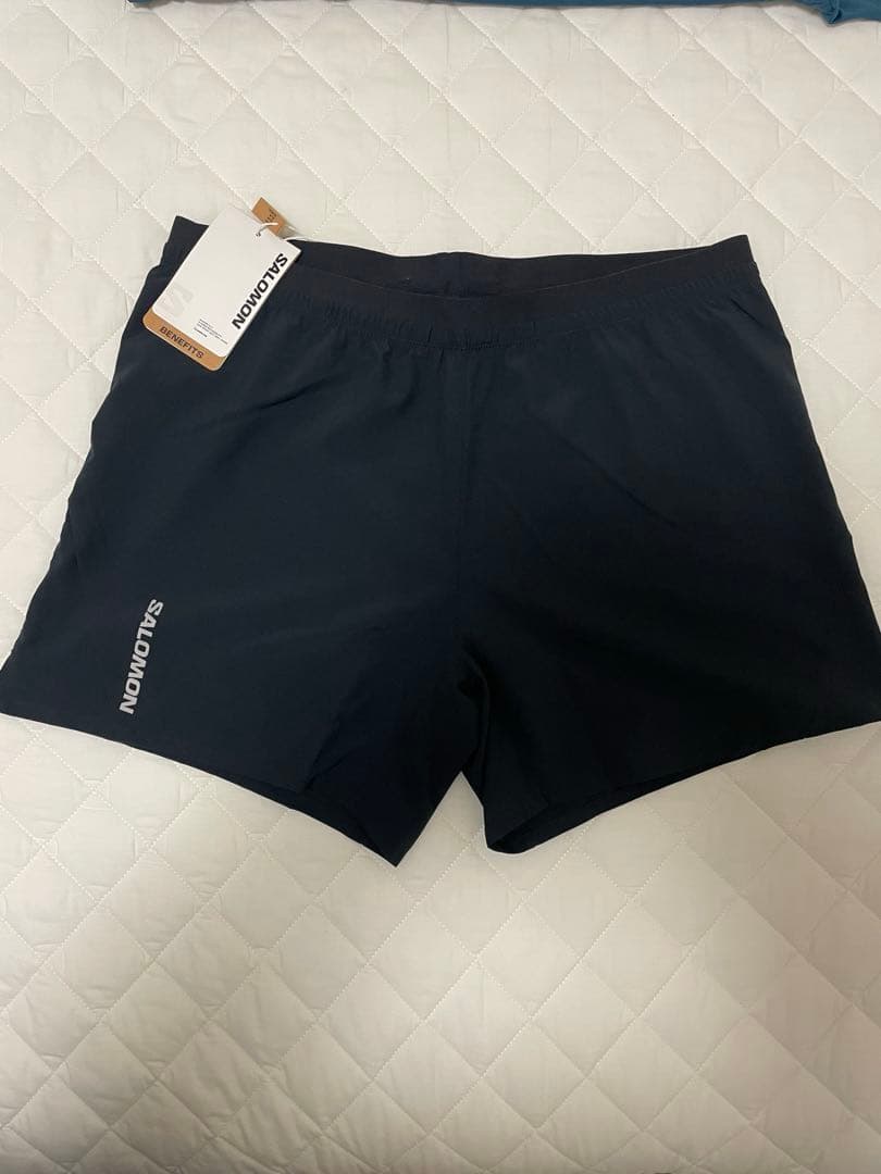 新品　サロモン　ランニングウェア