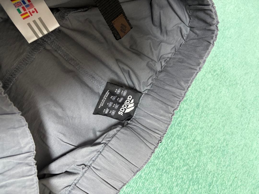 adidas グレー パンツ