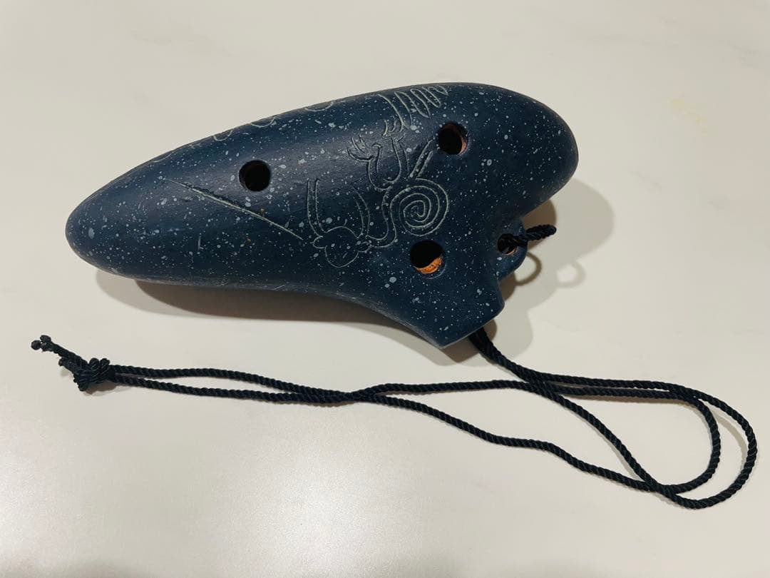 新品未使用！　オカリナ 楽器 陶器製 紐付き ダークブルー　ポーチ付き