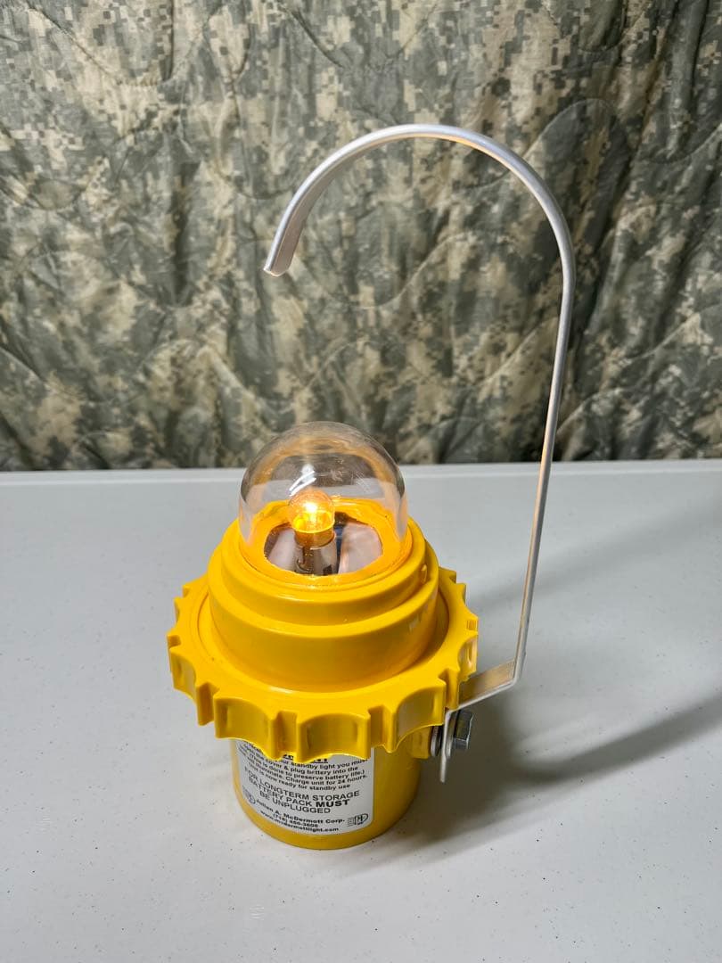 米軍放出未使用品 ランタン 充電式テント用緊急照明 非常用照明 1個のみ
