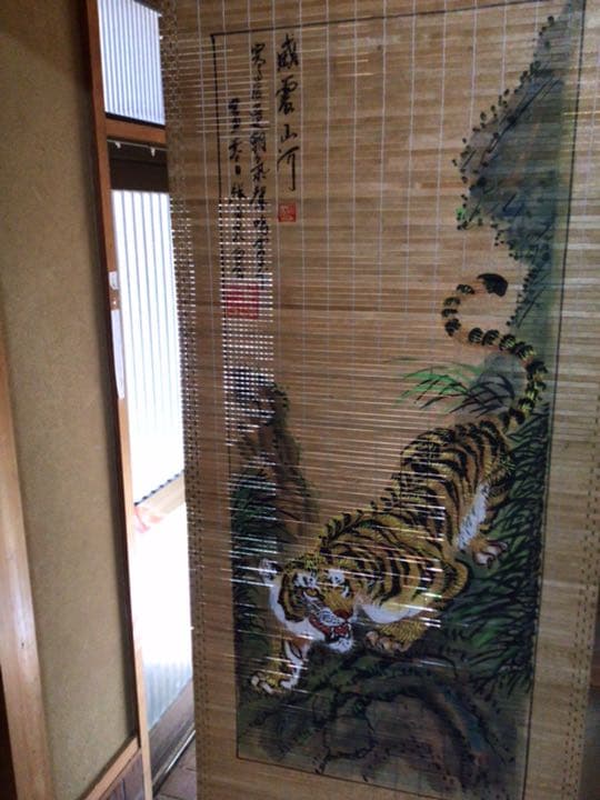 掛軸　簾の代わりに如何でしょう…