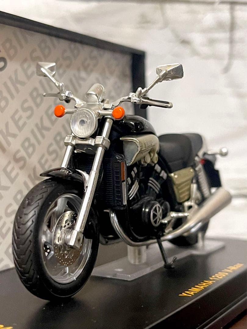 1/24 ヤマハ1200V-Max (IXO models)