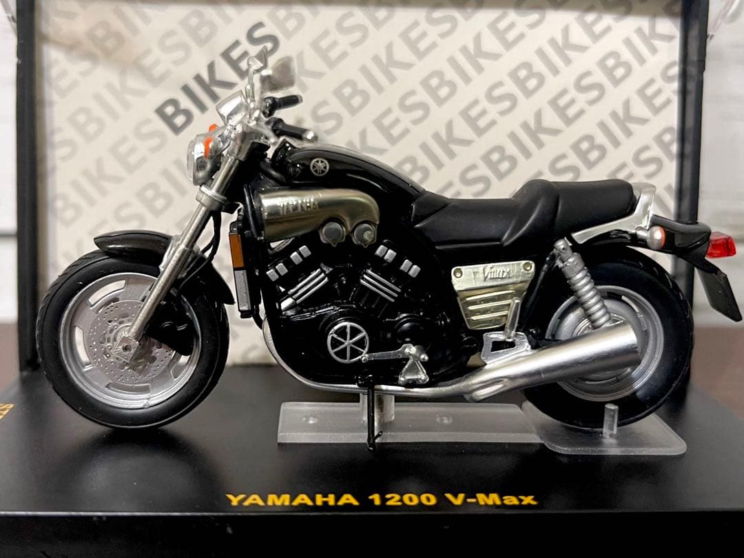 1/24 ヤマハ1200V-Max (IXO models)