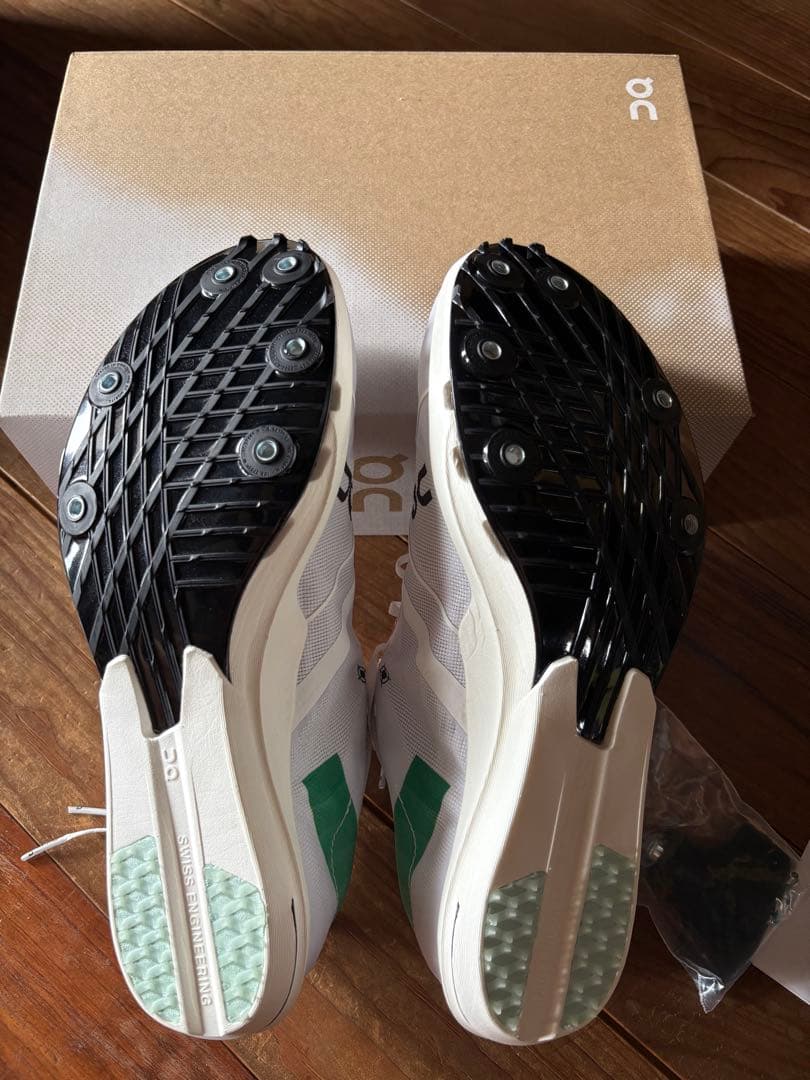 on オン スパイクシューズ　新品未使用品