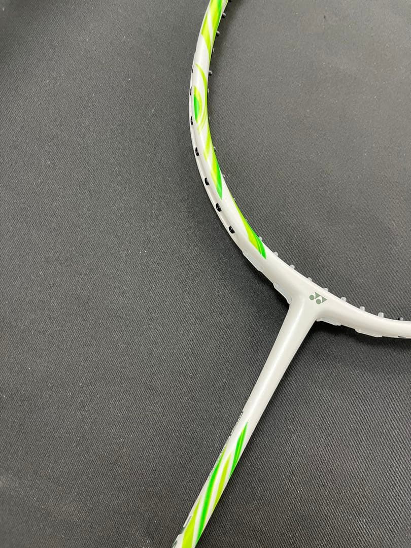 4ug5 アストロクス100ZVA 新品　ヨネックス　バドミントン