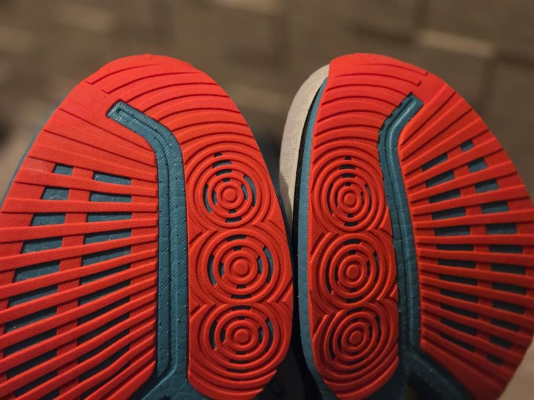 未使用 saucony サッカニー エンドルフィンスピード5 27.5
