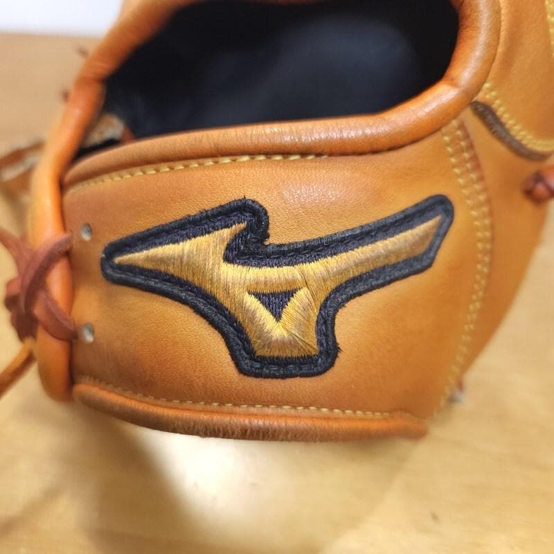ミズノ 坂本勇人モデル Professional 内野用 軟式グローブ