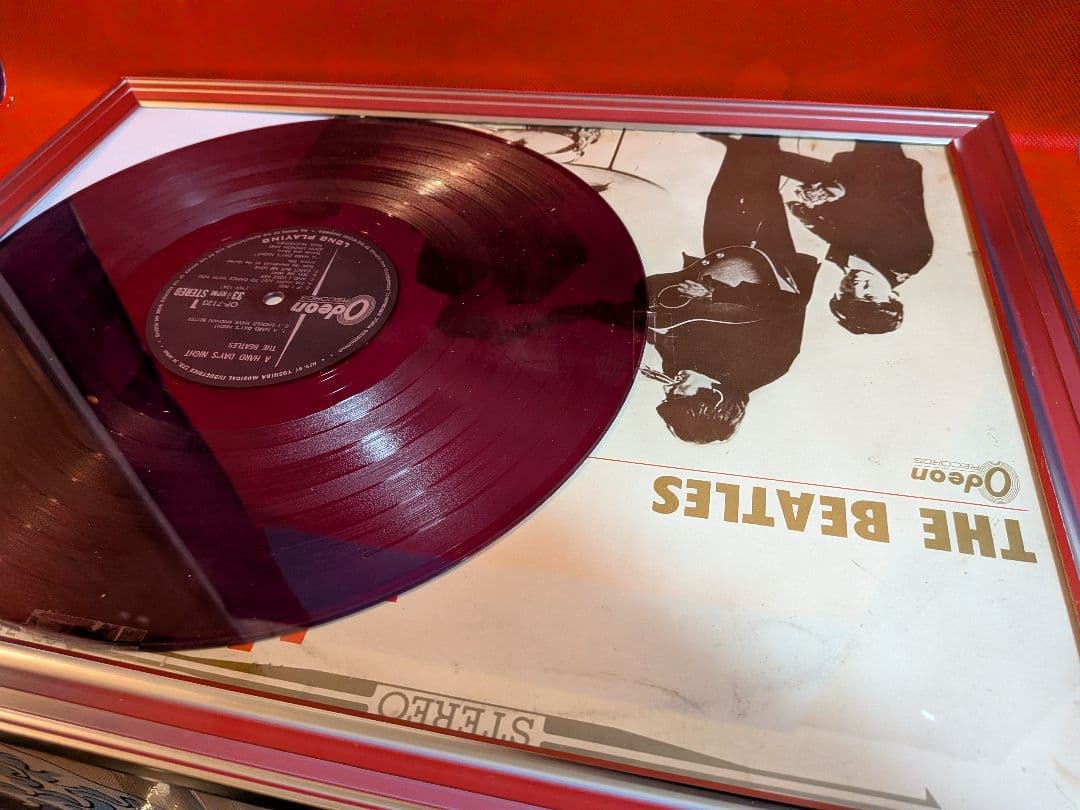 １９６２〜１９６６年当時物ビートルズ東芝音楽工業オデオン赤盤レコード額装品