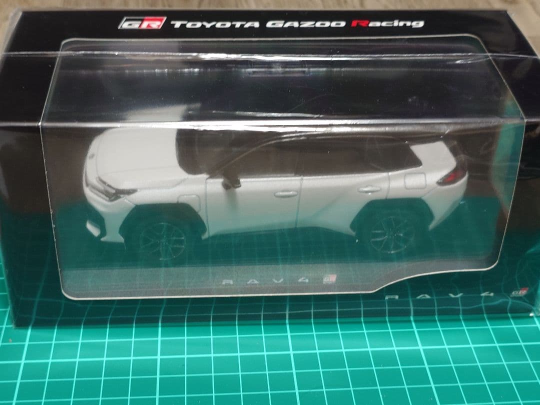 2026年2月発売 1/30 新型 GR RAV4 ミニカー　プラチナホワイト