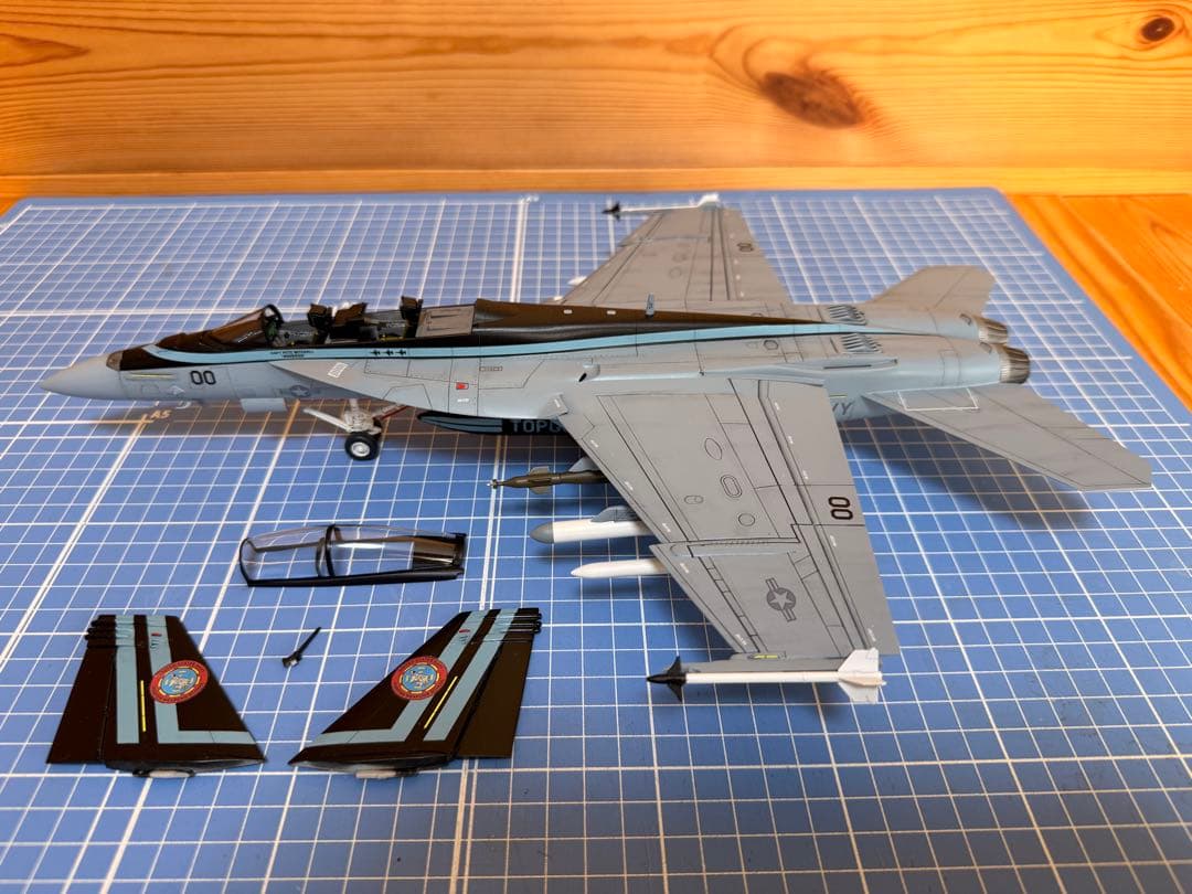 イタレリ　1/48 F18F スーパーホーネット　トップガン仕様完成品