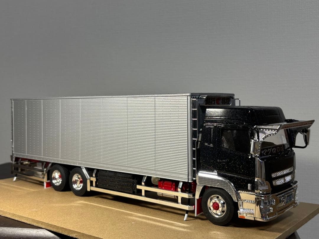 1/32 アオシマデコトラ　ヘビーフレイト　三菱ふそうスーパーグレート　完成品