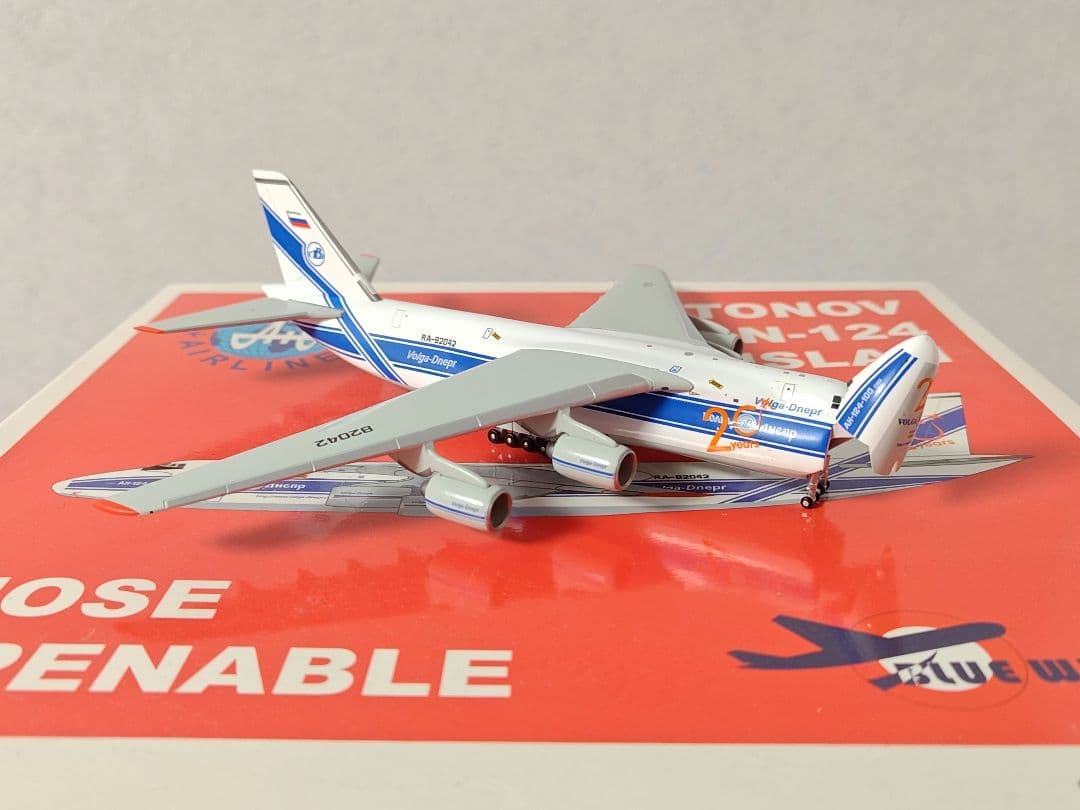 ヴォルガドニエプル航空 AN-124 RUSLAN RA-82042 1/400