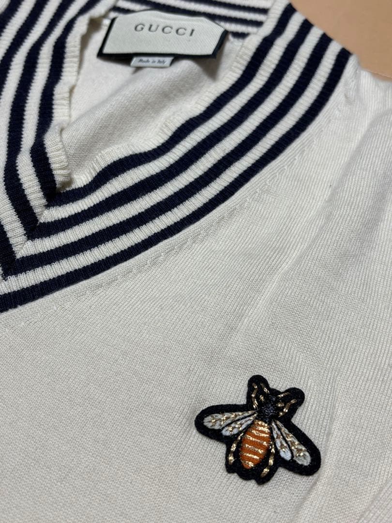 ぼ*の様 タイムセール！GUCCI 蜂刺繍 Bee アイボリーVネックセーター