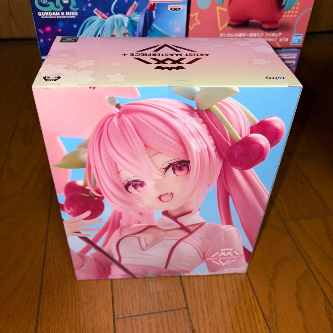 ガンダム45周年 初音ミク、桜ミク