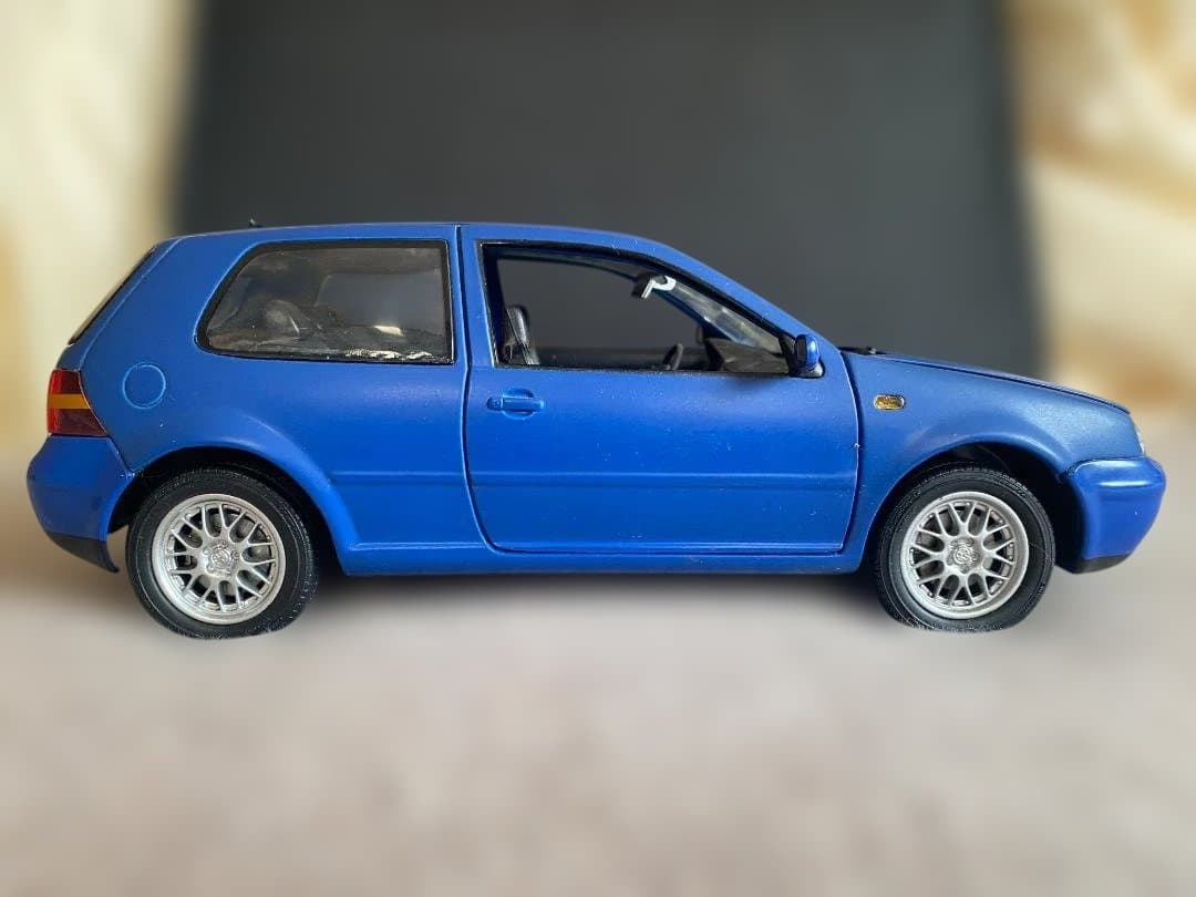 【絶版】VWゴルフIV GTI & ニュービートル 1/18 ダイキャストセット
