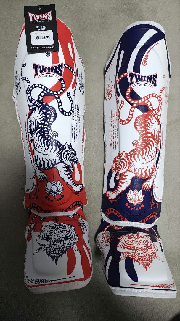 TWINS Special グローブ、レガース