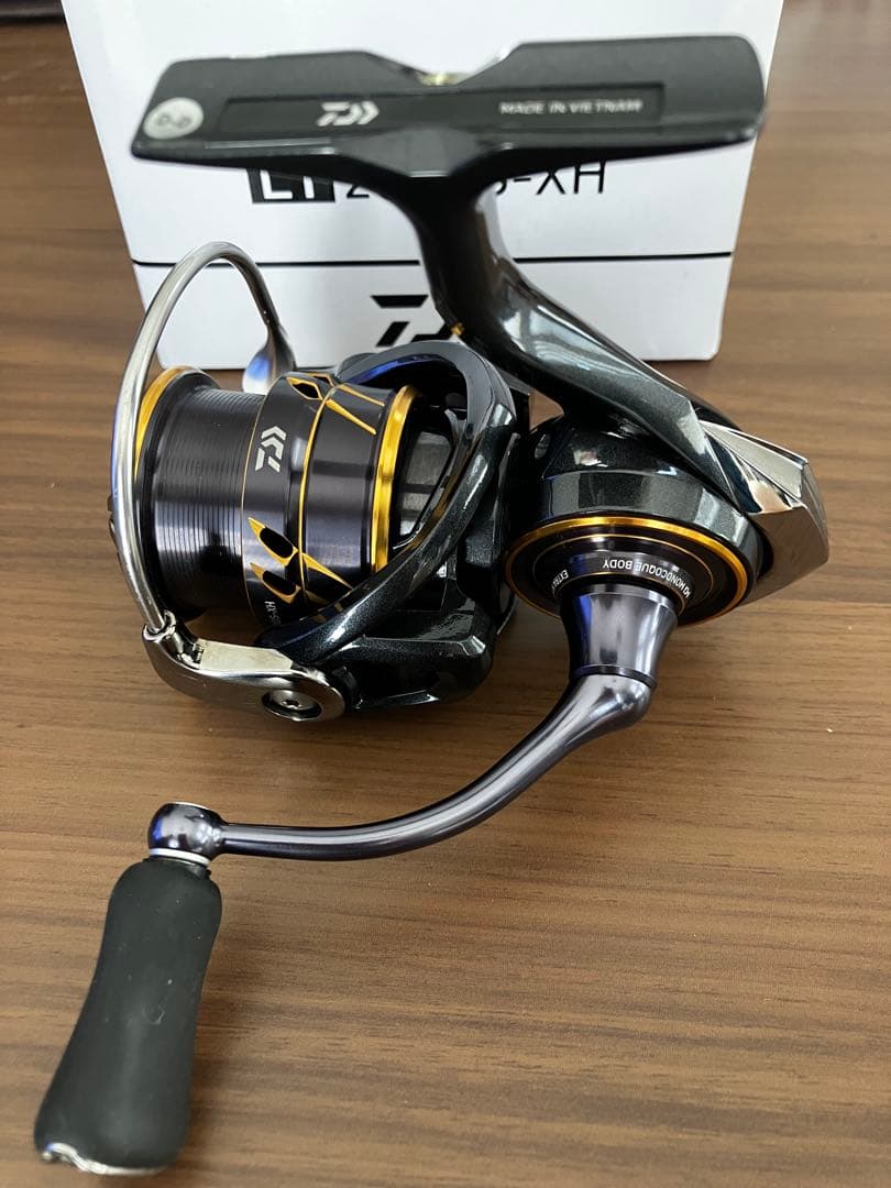 Daiwa LT2500-XH スピニングリール海釣り軽量LT ライトゲーム